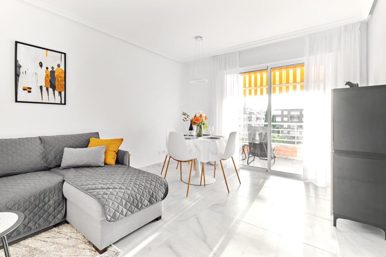 Lovely Sunny Apartment With Shared Pool And Private Parking Torrevieja Ngoại thất bức ảnh